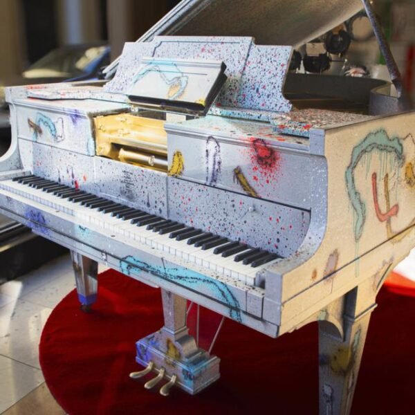 Arpa del piano Hardman ya pintado, vista general