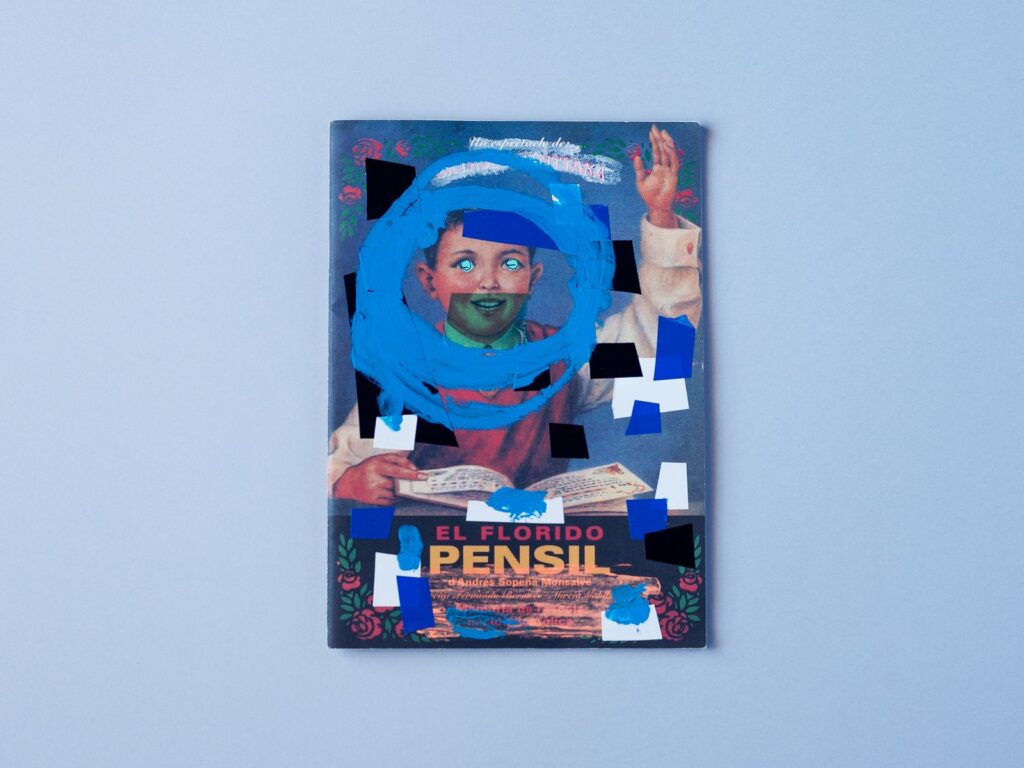 Cubierta de El Florido Pensil con un niño leyendo, rodeado por un círculo azul y recortes de papel negros y azules