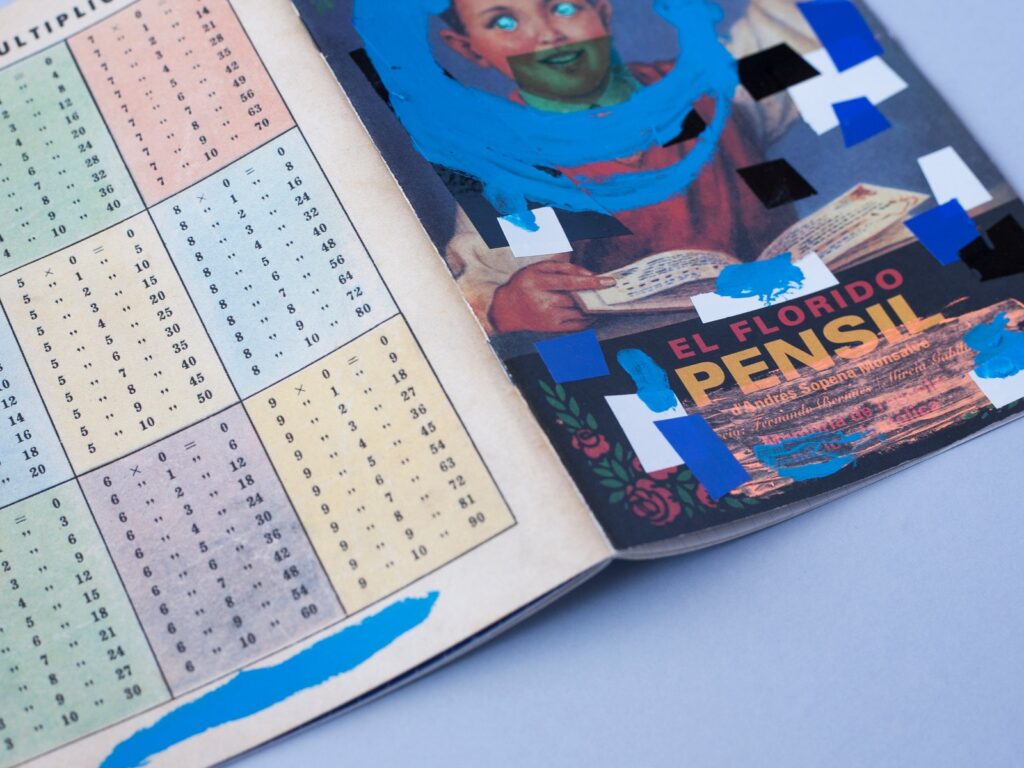 Detalle en diagonal de la cubierta y la tabla de multiplicar de El Florido Pensil, con el círculo azul y los recortes