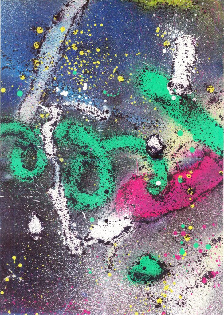 Hoja de Loreak intervenida a spray en verde, rosa y blanco sobre fondo oscuro