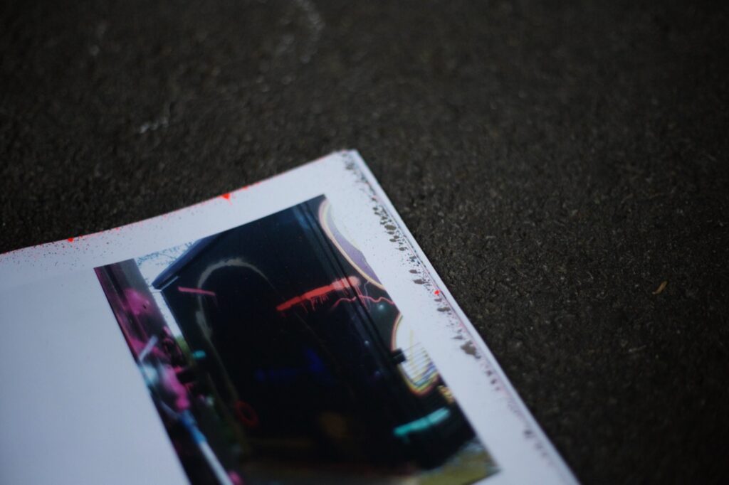 Página interior del fanzine Pum con una fotografía a sangre