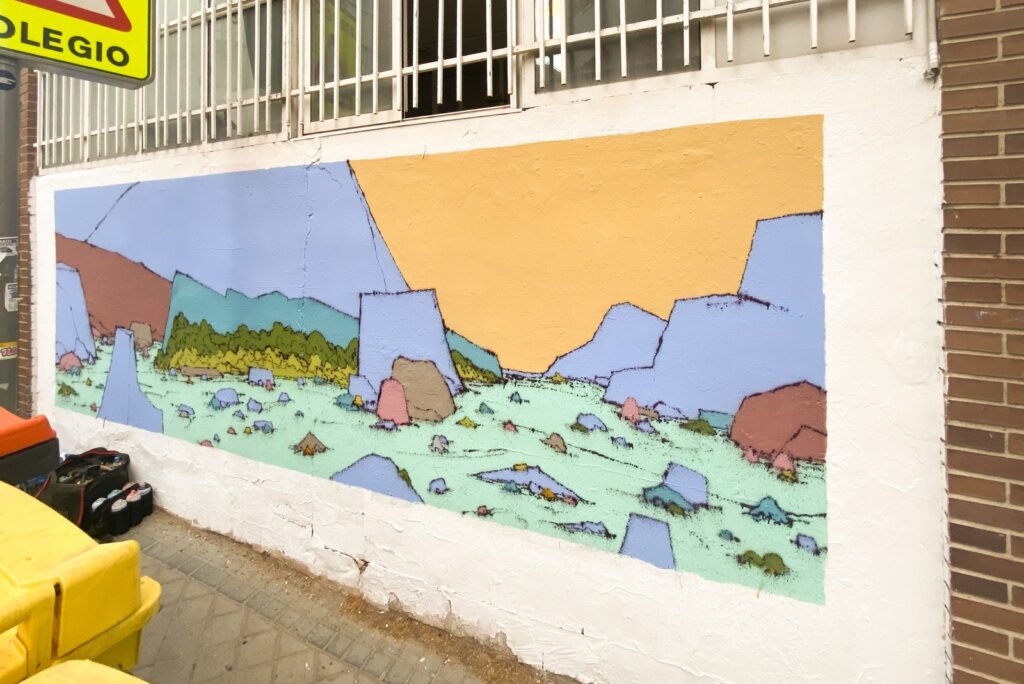 Al alba de frente, con el dibujo lineal sobre los colores.